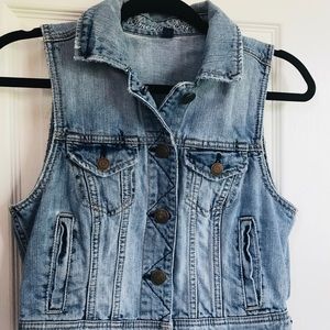 American Eagle Light Wash Denim Vest